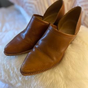 Madewell shoe, light wear, great condition. Genuine brown leather. Size 8.5